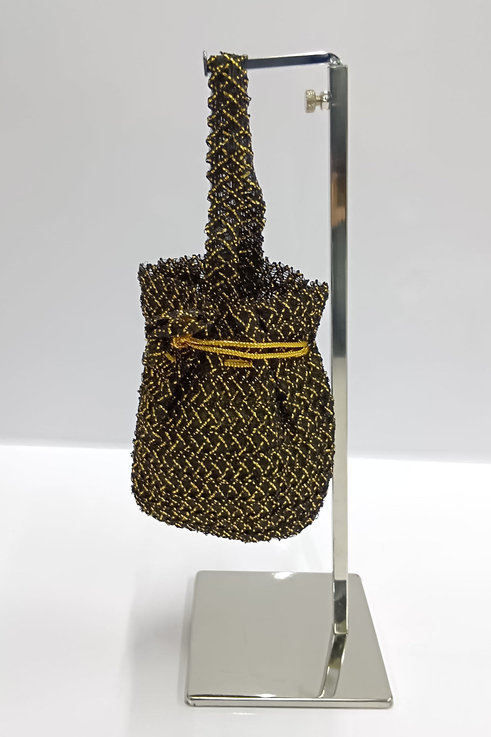 50s one-handle bag with flapper vibes