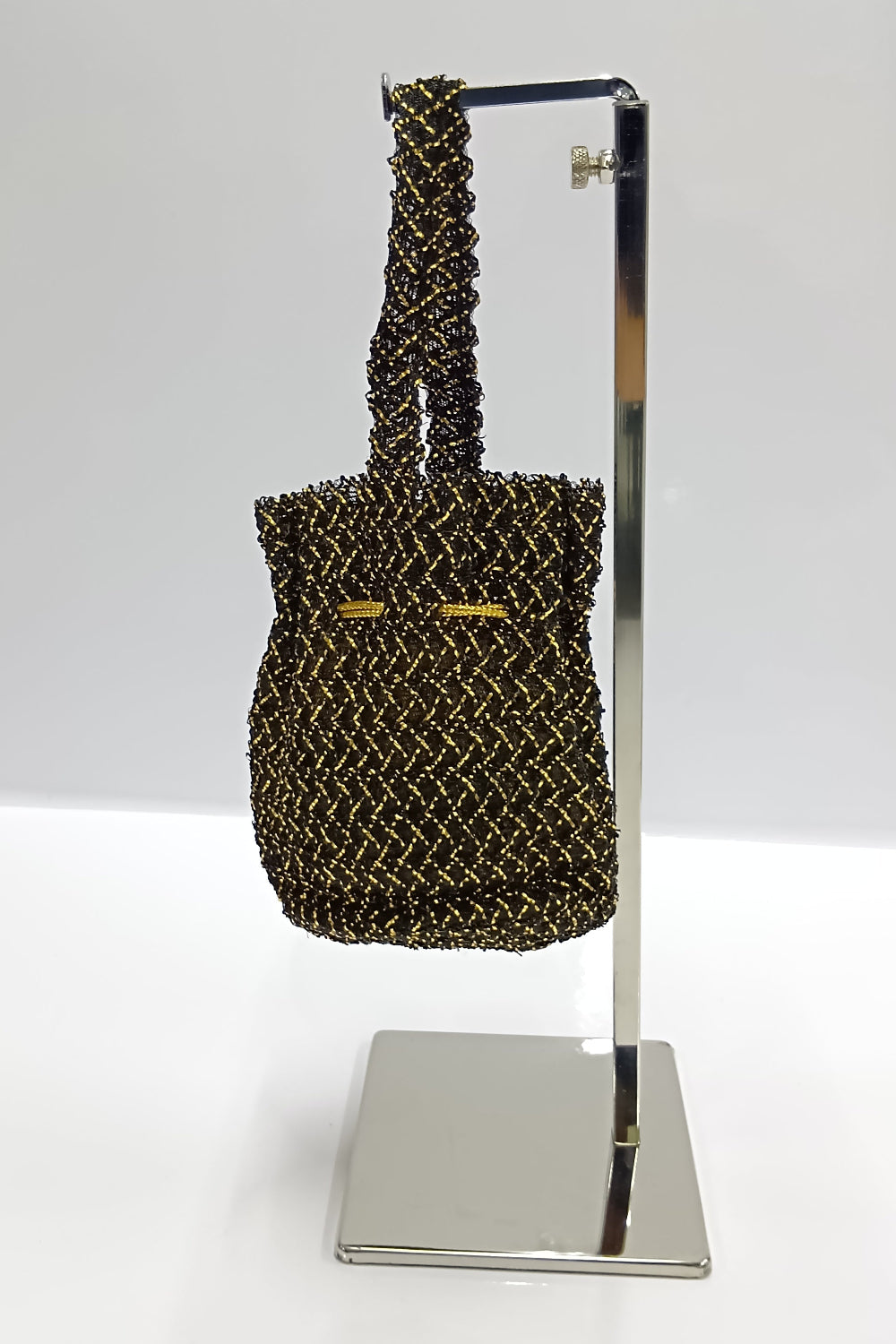 50s one-handle bag with flapper vibes