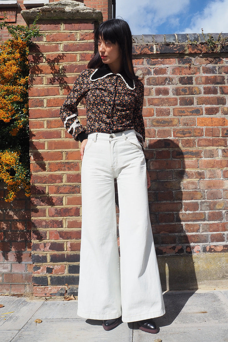 70's Lady's Flower Shirt London Vintage | Velvet Collar Lace Blouse