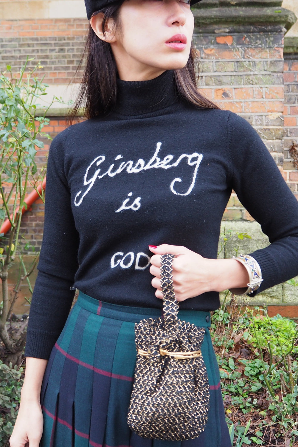 50s one-handle bag with flapper vibes