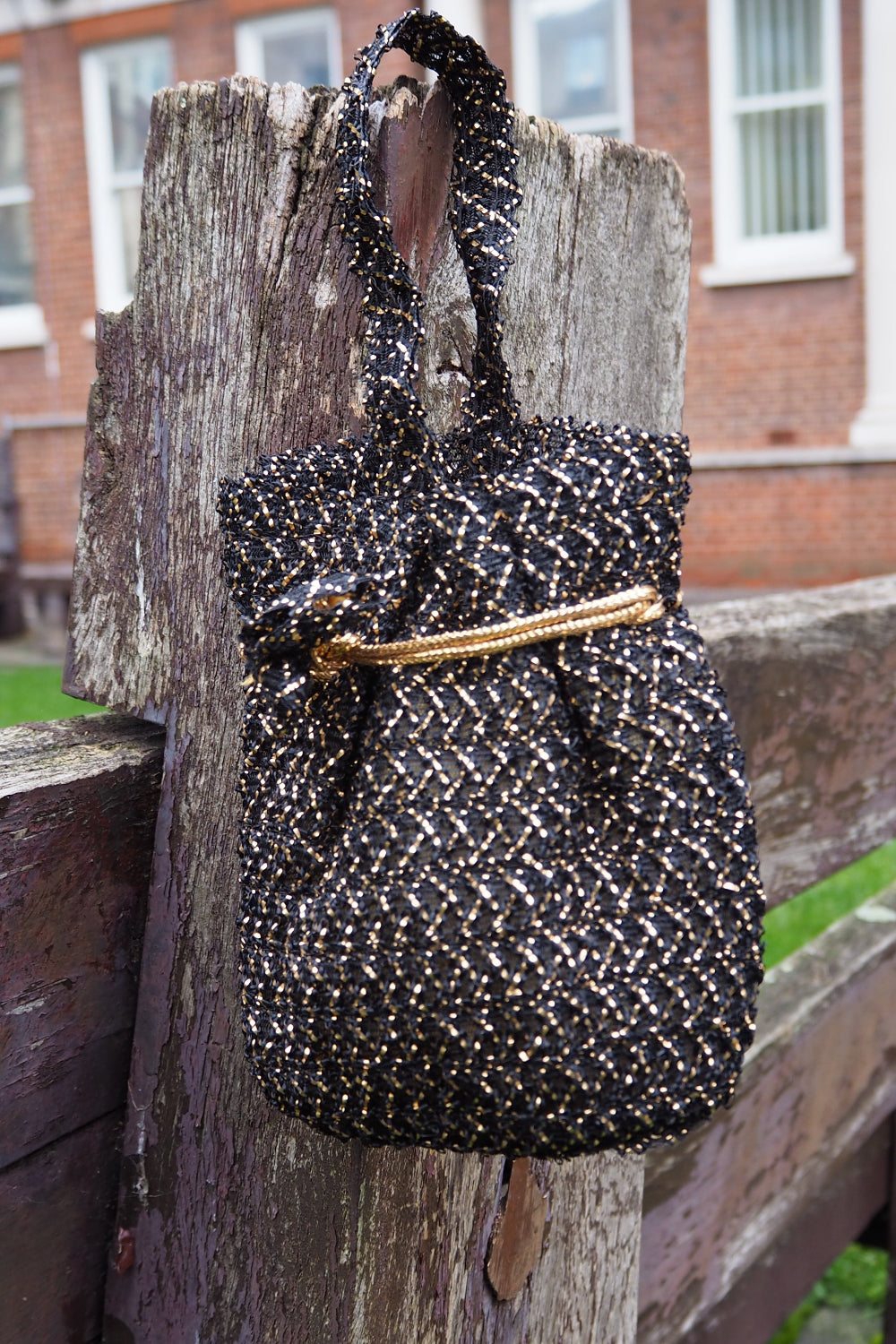 50s one-handle bag with flapper vibes